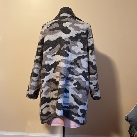 Christian Siriano open front long camo cardigan with pockets fits sz 16 - Picture 2 of 7